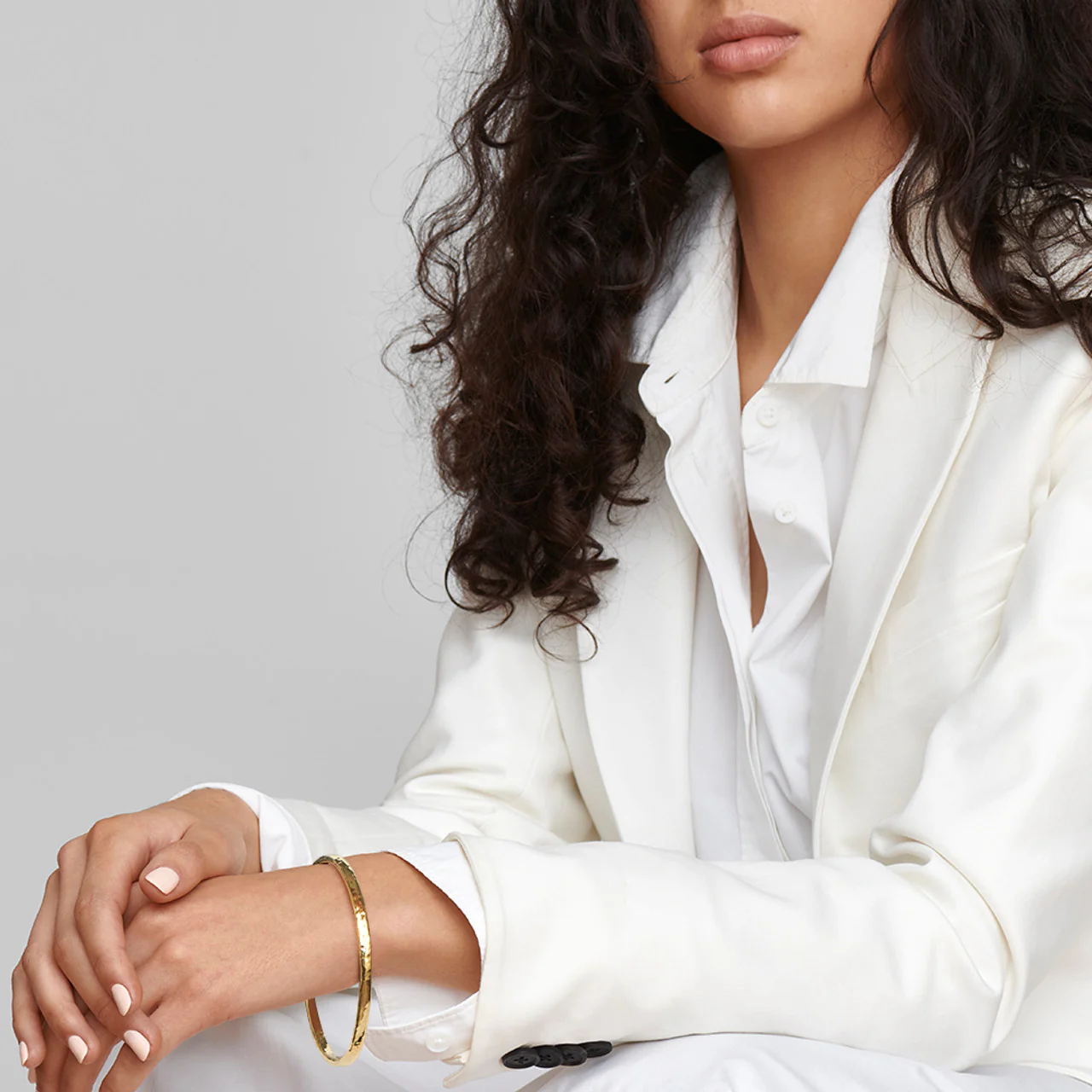 Hammered Flat Bangle in 18K Gold - Image 2
