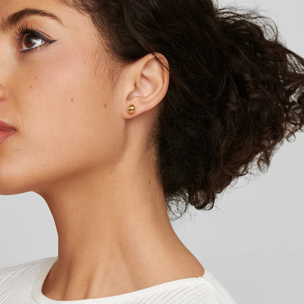 Small Hammered Ball Stud Earrings in 18K Gold - Image 2